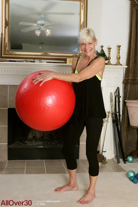 Thick Blonde MILF Strips Off Her Lingerie and Yoga Pants to Spread – photo 2 of 20
