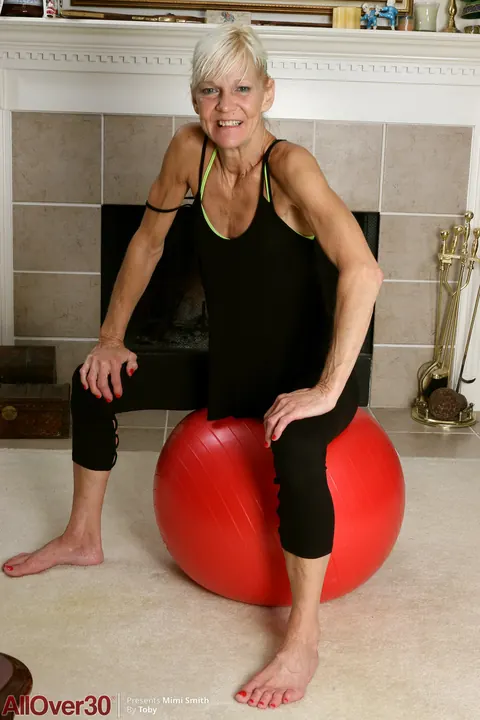 Thick Blonde MILF Strips Off Her Lingerie and Yoga Pants to Spread – photo 1 of 20