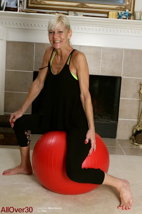 Thick Blonde MILF Strips Off Her Lingerie and Yoga Pants to Spread – photo 3 of 20
