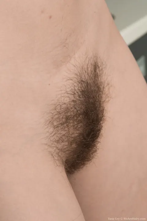 Gloria Miller: Amateur Woman Fingers Her Hairy Pussy in the Kitchen – photo 8 of 18