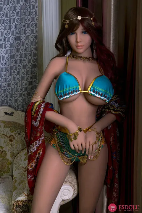 Busty Woman Poses Nude and Turns to Show Her Body – photo 10 of 11