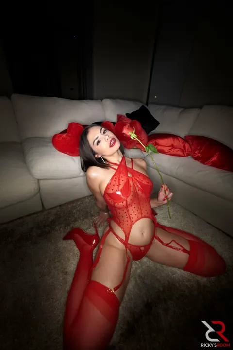 Violet Starr: Thick Latina in Lingerie and Stockings Poses and Strips Nude – photo 5 of 20