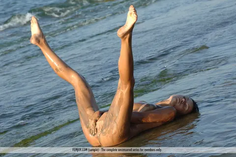 Atena Paulina: European Brunette Bares Her Trimmed Pussy in Shallow Water – photo 8 of 16