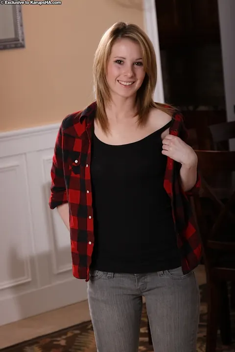Tweety Valentine: Busty Blonde PAWG Undresses and Shows Her Body – photo 2 of 16