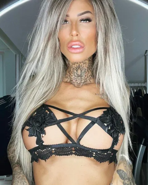 Tattooed Blonde Strips Off Her Lingerie and Poses Nude – photo 6 of 12