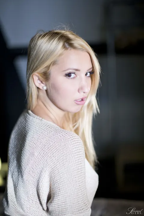 Daytona X: Latina Blonde Strips Off Her Sweater and Spreads in Bed – photo 2 of 17