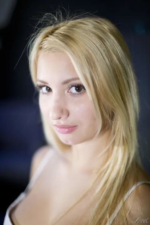 Daytona X: Latina Blonde Strips Off Her Sweater and Spreads in Bed – photo 5 of 17