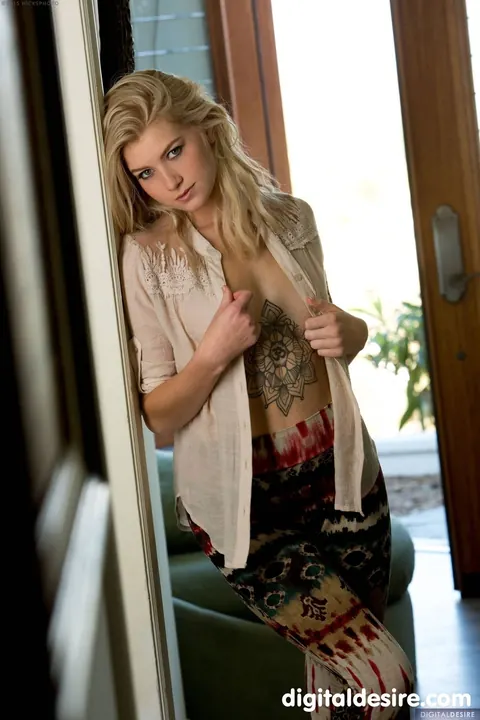 Arya Fae: Blonde PAWG Undresses and Shows Her Tattooed Body – photo 2 of 20