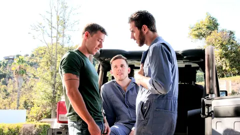 Two Men Kiss, Finger, and Fuck in a Car – photo 8 of 21