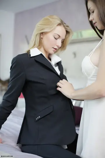Lily Ivy – Two Blondes Lick and Finger Each Other's Pussies