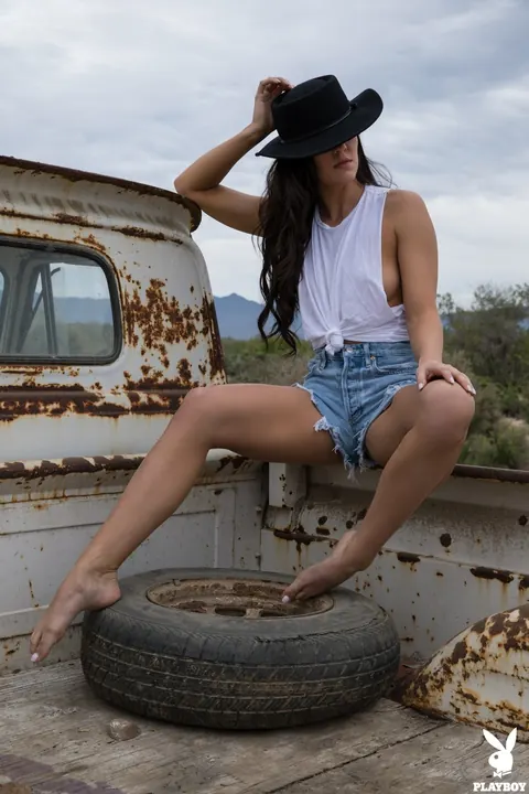 Carmen Nikole: Brunette PAWG Shows Her Big Ass in Shorts Outdoors – photo 19 of 20
