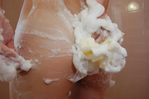 Thick Asian Woman Spreads Her Hairy Pussy in the Bathroom – photo 9 of 16