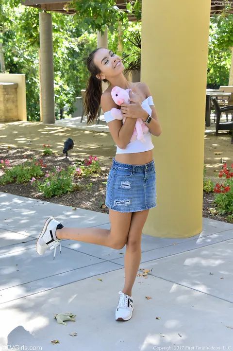 Charity Crawford: Tall Slim Amateur Lifts Her Denim Skirt Outdoors – photo 1 of 16