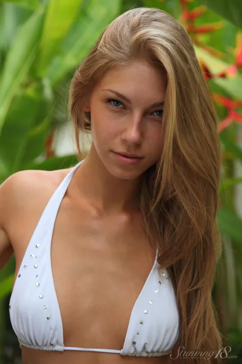 Krystal Boyd: Tall European Blonde Spreads Her Pussy by the Pool – photo 16 of 16