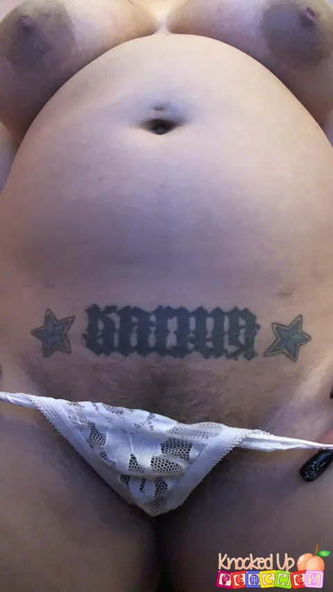 Georgia Peach: Blonde BBW Flaunts Her Big Tits and Shows Her Pregnant Belly – photo 6 of 12
