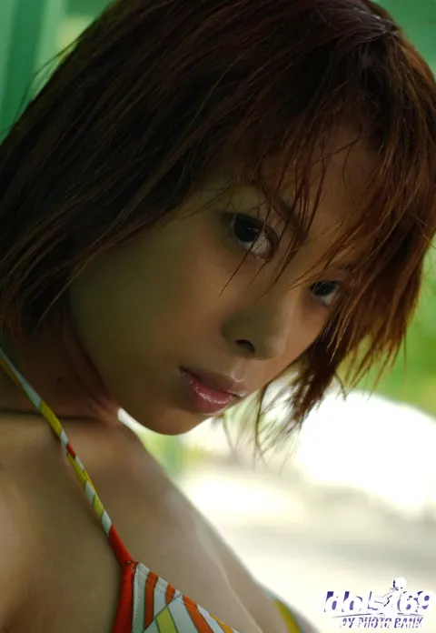 Minami Aikawa: Japanese Babe Strips Out of Her Bikini and Panties Outdoors – photo 4 of 15