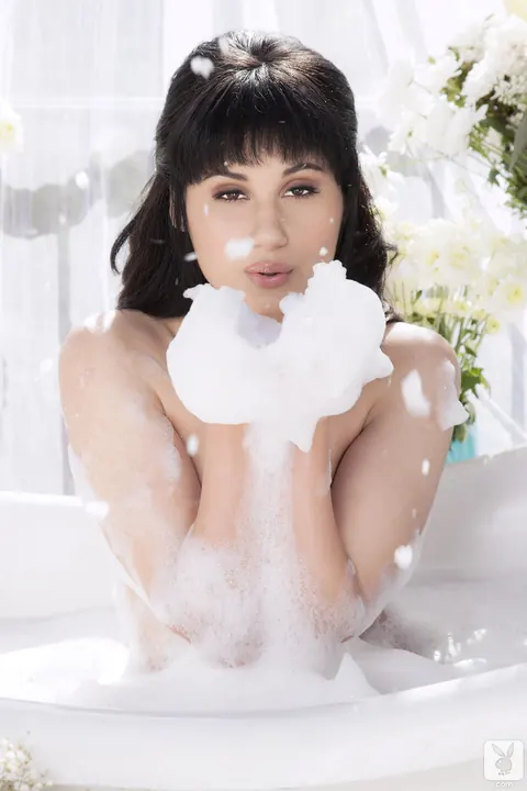 Rivi Madison: Latina Brunette Soaks Nude in an Open-Air Bubble Bath – photo 14 of 17