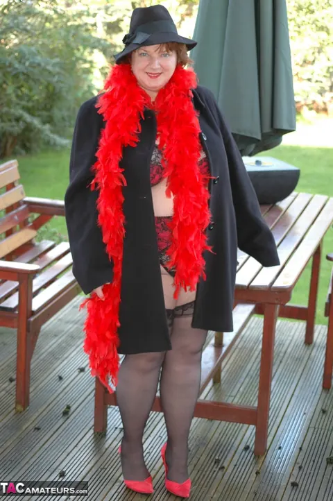 European MILF Unhooks Her Bra and Poses in Stockings – photo 2 of 20