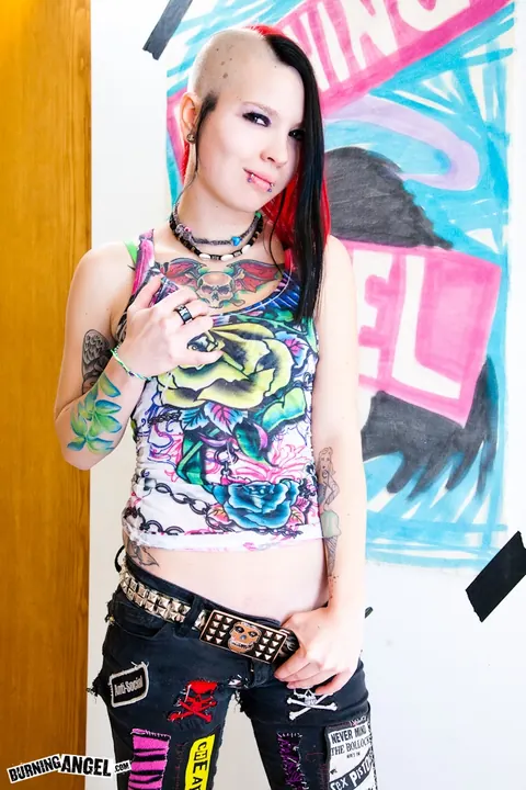Tara Toxic: Tattooed Brunette Pulls Panties Aside to Spread Her Pussy Wide – photo 3 of 17
