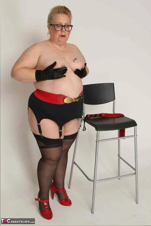 Lexie Cummings: British Blonde MILF in Heels and Glasses Uses a Toy – photo 13 of 20