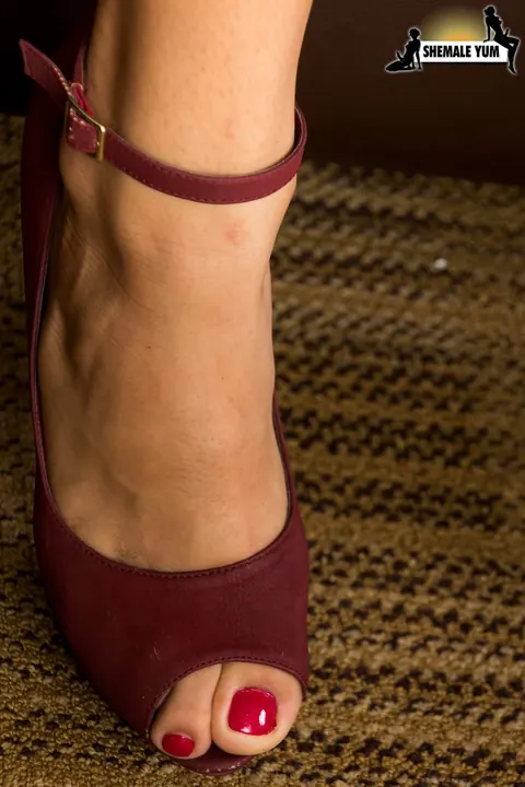 Trans Woman Undresses and Poses Nude in Close-Up – photo 12 of 16