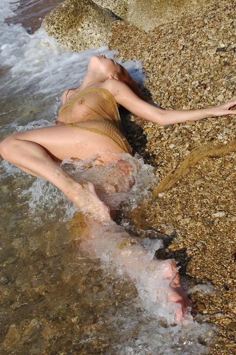 Skinny Babe Strips Naked on the Beach and Spreads Wide – photo 13 of 21
