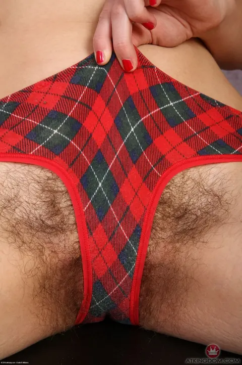 Alice Hodges: Busty Natural Redhead Strips and Spreads Her Hairy Pussy – photo 8 of 20