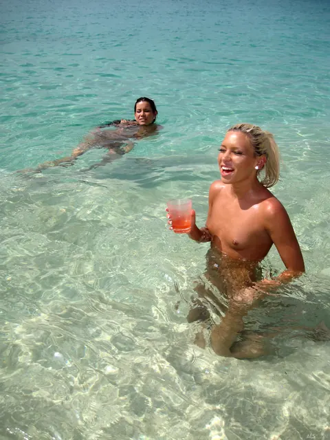 Aleska Diamond: Petite Blonde and Brunette in Glasses Get Fingered on the Beach – photo 4 of 20
