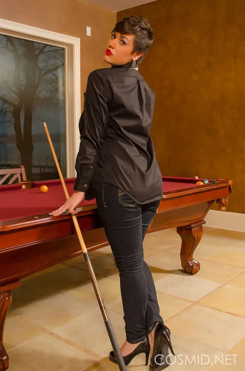 BBW Strips Out of Her Jeans to Show Her Big Tits on the Pool Table – photo 5 of 16
