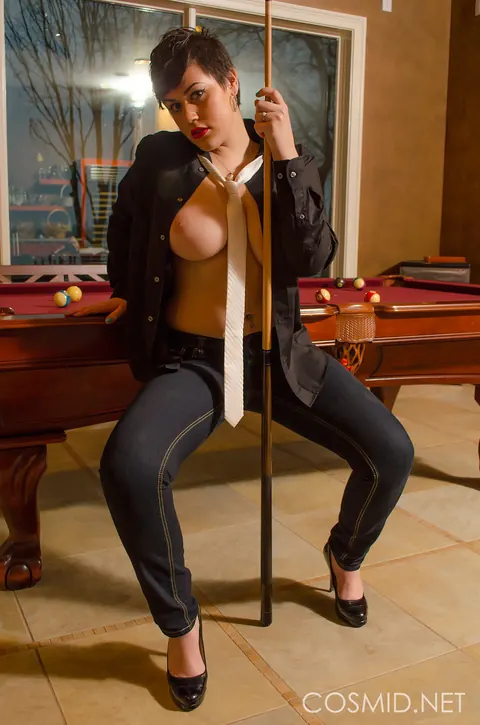 BBW Strips Out of Her Jeans to Show Her Big Tits on the Pool Table – photo 3 of 16