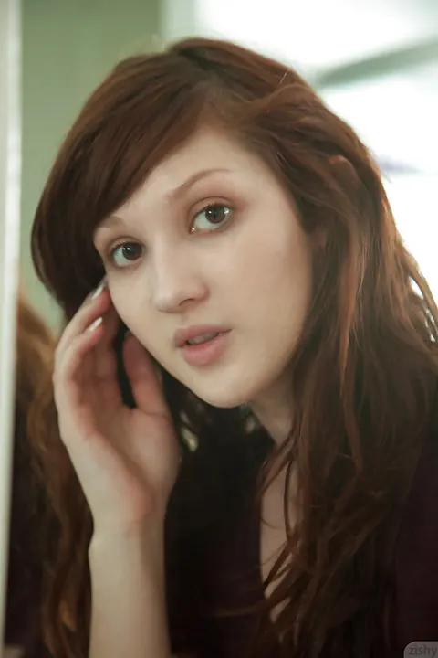 Ellena Woods: Redhead Amateur Spreads Her Legs on the Bed in Shorts – photo 6 of 11