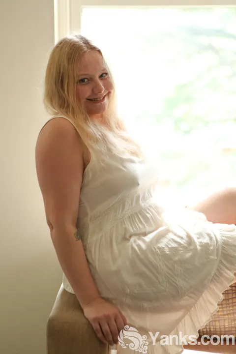 Lea Nights: Chubby Blonde MILF in a Skirt Fingers Her Pussy – photo 1 of 15