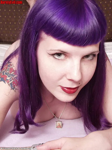 Szandora: PAWG on the Bed Spreads Her Shaved Pussy – photo 4 of 16