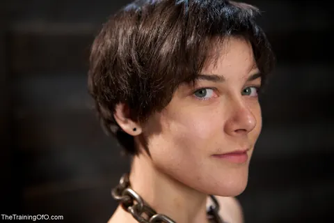 Alice Kingsnorth: Brunette MILF with Short Hair Spreads in Bondage Restraints – photo 2 of 20