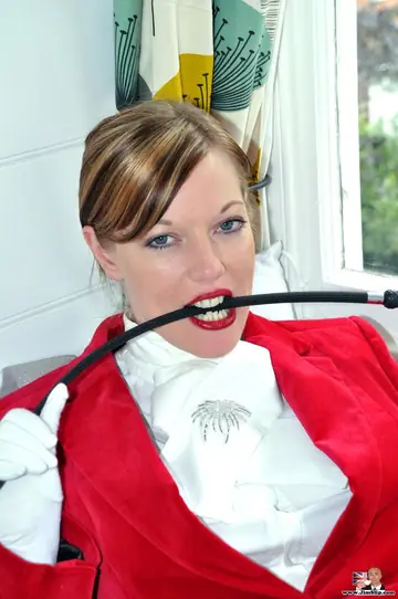 Holly Kiss – Redhead MILF in Boots Gives a Blowjob and Takes a Creampie