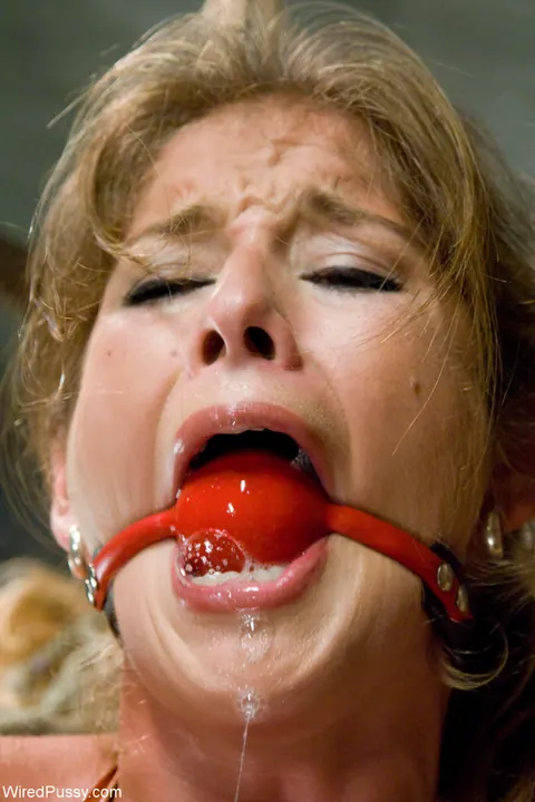 Claire Adams: Latina MILF Leads Lesbian BDSM with Brunette and Redhead – photo 15 of 20