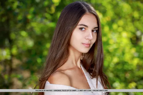 European Woman Removes Her Robe and Spreads Outdoors – photo 2 of 18