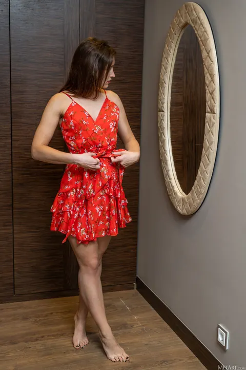 Slim PAWG Poses Nude and Shows Her Big Ass – photo 1 of 21