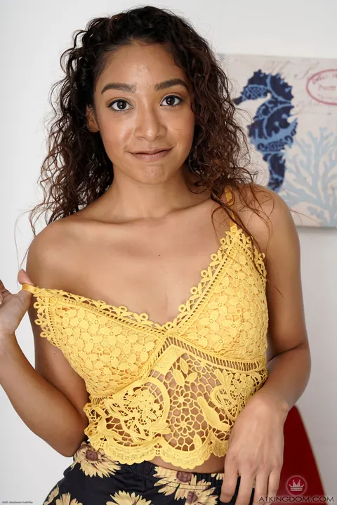Sarah Lace: Petite Curly Latina Strips and Spreads Her Holes – photo 2 of 21