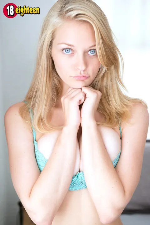 Alli Rae: Slender Blonde in Lingerie Shows Her Big Natural Tits – photo 4 of 16