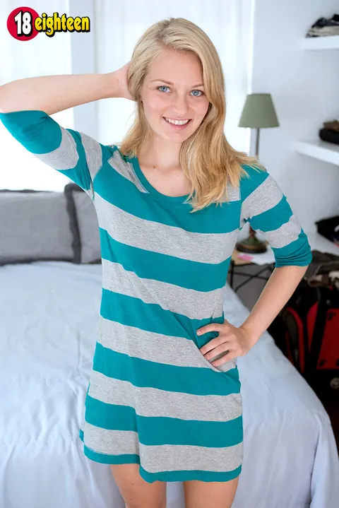 Alli Rae: Slender Blonde in Lingerie Shows Her Big Natural Tits – photo 2 of 16