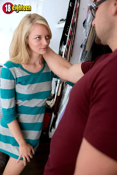 Alli Rae: Slender Blonde in Lingerie Shows Her Big Natural Tits – photo 7 of 16