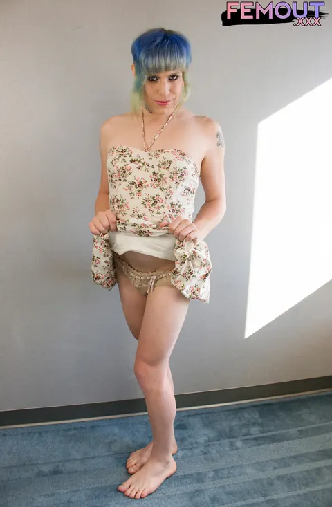 Thick Mature Trans Woman Flaunts Her Big Ass Nude – photo 4 of 16