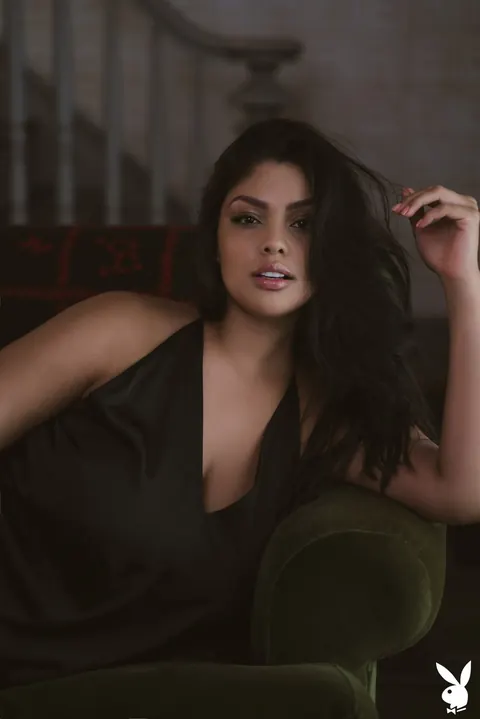 Jocelyn Corona: Tall Latina Brunette with Big Natural Tits Poses in Clothes – photo 7 of 20