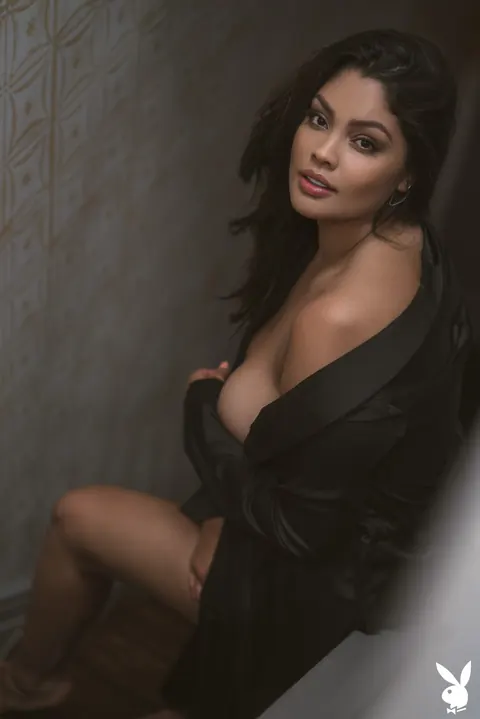 Jocelyn Corona: Tall Latina Brunette with Big Natural Tits Poses in Clothes – photo 4 of 20
