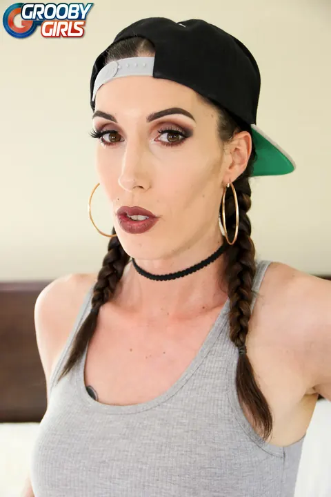 Thick Trans Woman Strips Nude to Show Her Body – photo 3 of 16