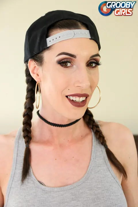 Thick Trans Woman Strips Nude to Show Her Body – photo 2 of 16