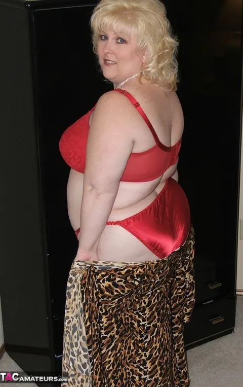 Taffy Spanx: BBW Blonde in Panties and Heels Spreads on the Bed – photo 7 of 16