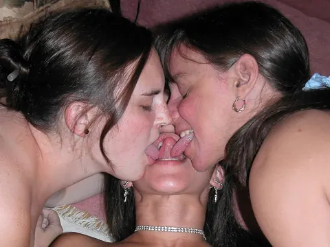 Maria Maines: Brunette Latina MILF Joins Lesbian Threesome for Fingering and Licking – photo 20 of 21