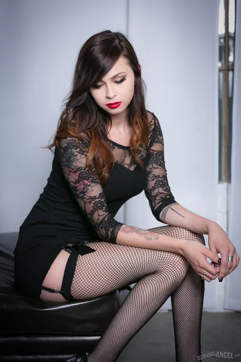 Vera Drake: Busty Pale Brunette Spreads Her Pussy in Stockings – photo 1 of 17